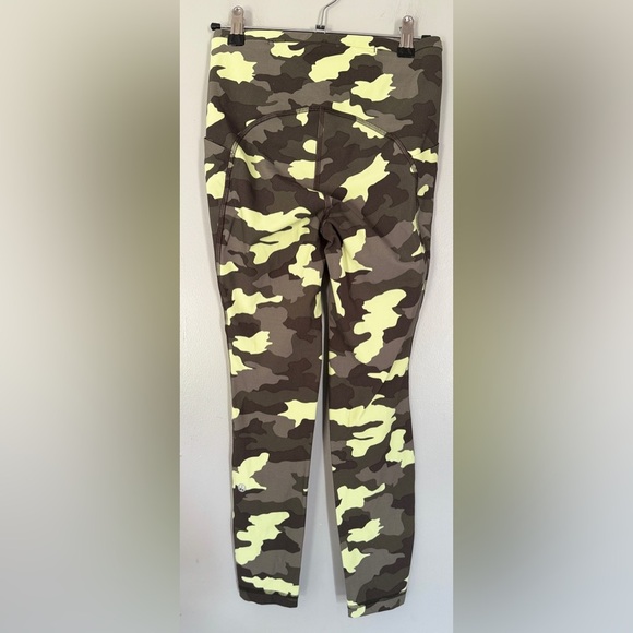 Lululemon Swiftly Speed High-Waisted Leggings - Hertiage Camo - Picture 3 of 5
